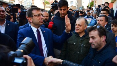 Başkan İmamoğlu, çöken binanın bulunduğu bölgede incelemelerde bulundu