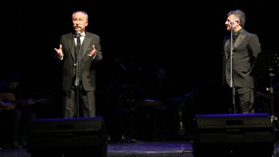Altan Erkekli ve Veysel Dikar’e, GAÜ sahnesinde büyük ilgi