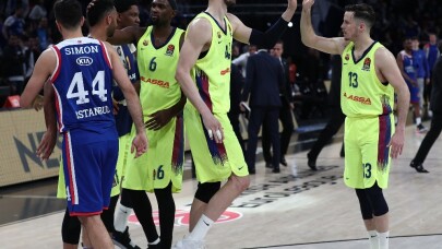 Anadolu Efes, Barcelonayı Deplasmanda Ezdi Geçti