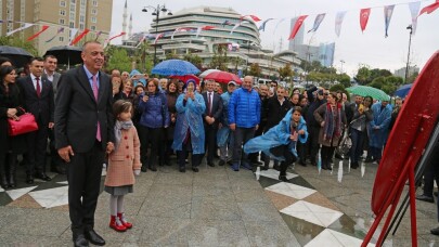 Başkan Battal İlgezdi mazbatasını aldı