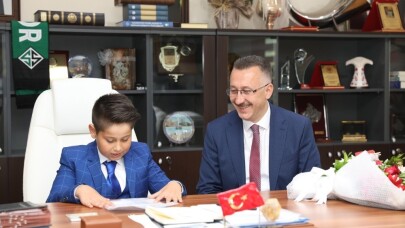 Başkan Işıksu, koltuğunu küçük Efe’ye devretti