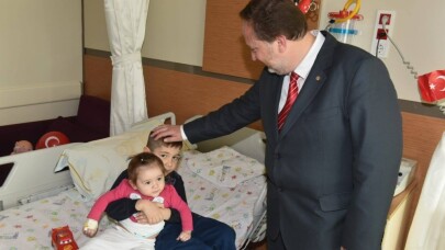 Başkan Orkan’dan hasta çocuklara 23 Nisan sürprizi