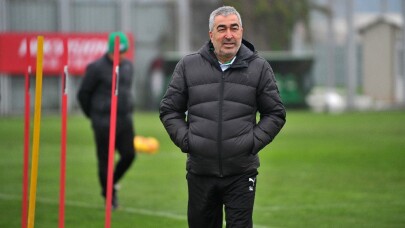 Bursaspor, Teknik Direktör Samet Aybaba ile yollarını ayırdı.