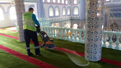 Darıcada Camilerde Ramazan Temizliği Yapılıyor