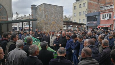 Düğün dönüşü kazada ölen iki kardeş toprağa verildi