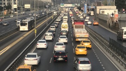 E-5 karayolunda kapalı yollar nedeniyle trafik yoğunluğu oluştu