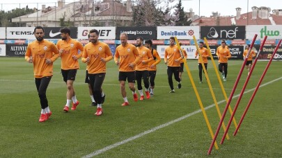 Galatasaray derbi startını verdi