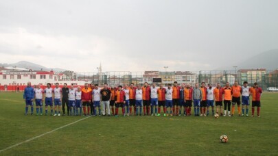 Galatasaraylı veteranlar Gemlik’te gösteri maçı yaptı