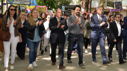 Hendek Özel Eğitim Uygulama Okulu, farkındalık yürüyüşü gerçekleştirdi