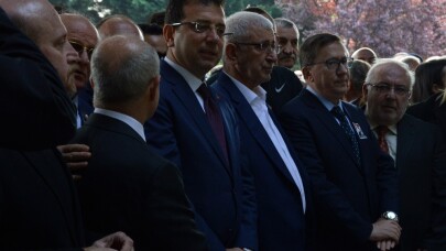 İmamoğlu, 8. Cumhurbaşkanı Turgut Özal’ı vefatının yıl dönümünde kabri başında anıldı