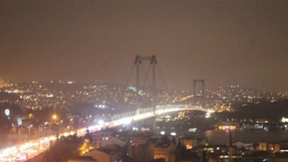 İstanbul’da boğaz köprülerinin ışıkları söndürüldü