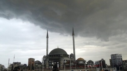 İstanbul’da sağanak yağış etkisini gösterdi