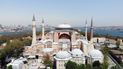 İstanbul’un göbeğinde dünyanın en büyük lale halısı