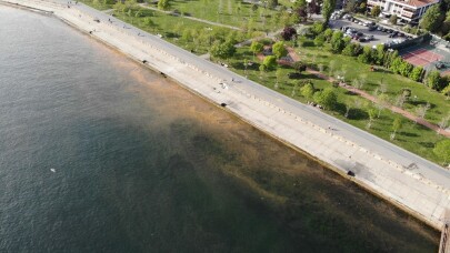 Kadıköy’de turuncuya bürünen deniz havadan görüntülendi