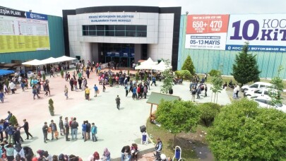 Kocaeli’de araçta sinema keyfi
