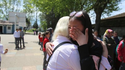 Kocaeli’ye gelen çocuklar, gözyaşları arasında ülkelerine döndü