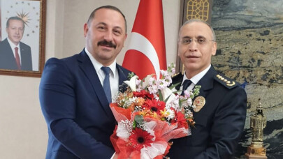 Bayrak polis haftasını kutladı
