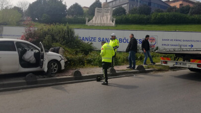 Silahla arkadaşının arabasını gasp etti, kaza yaptı kaçtı