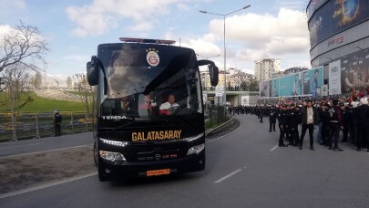 Takımlar stada geldi