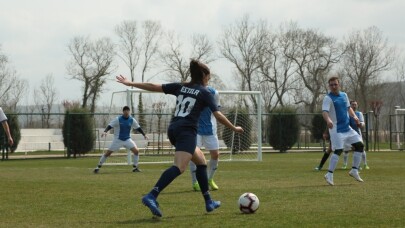 Uluslararası Polis Futbol Turnuvası’nda heyecan sürüyor