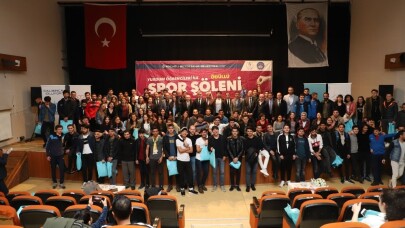 Yurdum Öğrencileri Spor Şöleni’nde ödül zamanı