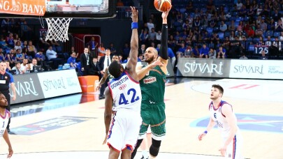 Anadolu Efes, seride 1-0 öne geçti