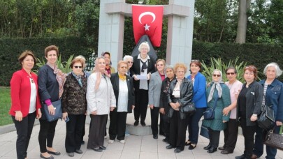 Anneler Derneği Zübeyde Hanım’ın büstünü yeniledi