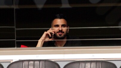 Aziz Behich tribünde