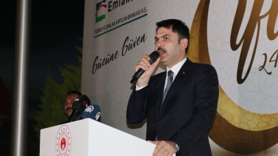 Bakan Kurum, Emlak Katılım Bankası çalışanlarıyla iftarda bir araya geldi