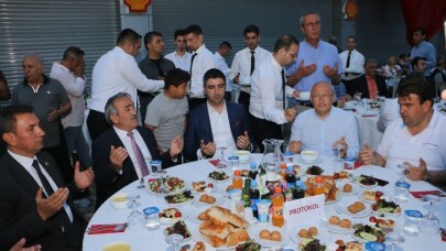 Başkan Gökhan Yüksel, oto sanayi esnafı ile iftarda buluştu