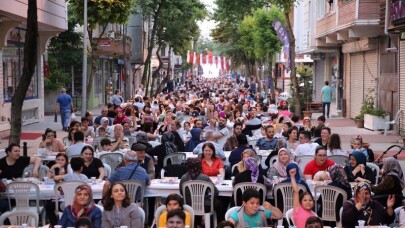 Bayrampaşa Belediyesi on binlerce komşuyu iftarda buluşturdu