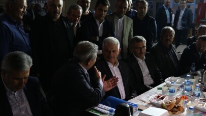 Binali Yıldırım: “Yolları böleriz Türkiye’yi böldürmeyiz”