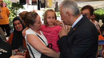 Binali Yıldırım’dan Tuzla’da esnaf ziyareti
