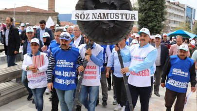 Bolu’daki 1 Mayıs kutlamalarında Başkan Özcan protesto edildi