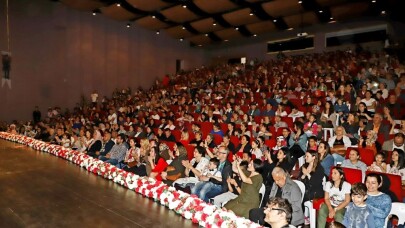 Büyükçekmece’nin minik yetenekleri yılsonu gösterileriyle nefesleri kesti