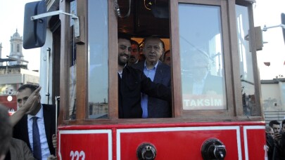 Cumhurbaşkanı nostaljik tramvay ile iftara geldi