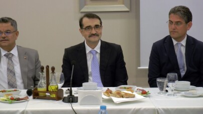 Enerji Bakanı Dönmez, Bilecik dernekleri ile iftarda buluştu