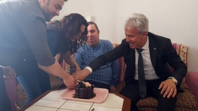 Engelli gence doğum günü sürprizi