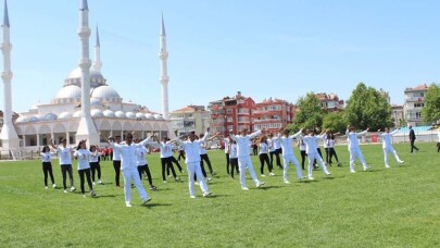 Erdek’te 19 Mayıs coşkuyla kutlandı