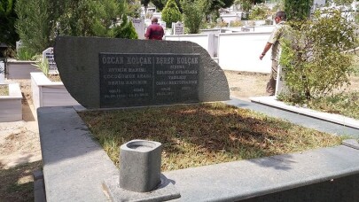 Eşref Kolçak eşinin mezarının üzerine gömülecek