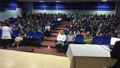 Gençlere sorunlarını nasıl çözümlemeleri gerektiği anlatıldı