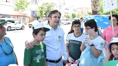 Gönüllü çevrecilerden sahil temizliği