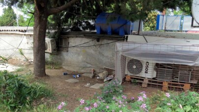 Halı sahadan boşalan alana tinerciler yerleşti