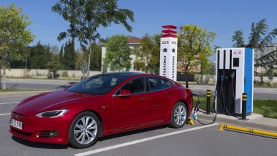 Hibrit ve elektrikli otomobiller trafikte yoğunlaşıyor