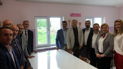İAÜ’den Sazlıbosna’ya “Bir Kitap Bir Umut”