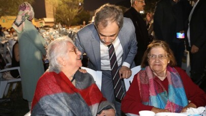 İBB, huzurevi sakinleri ve gönüllüleri iftarda buluştu