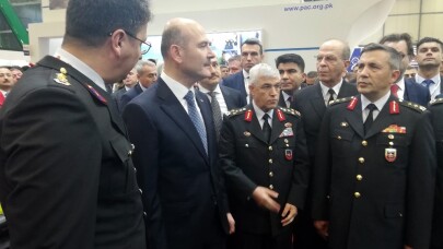 İçişleri Bakanı Soylu, IDEF’19 fuarını gezdi