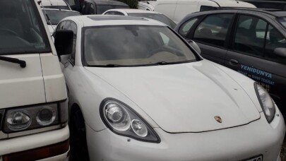 İcradan yarı fiyatına satılık Porsche