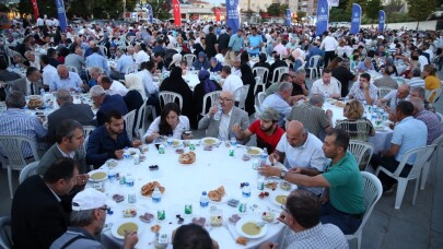 İftar sofraları Nilüfer’de kuruldu
