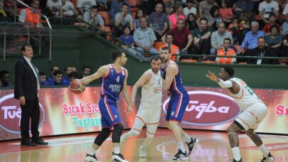 İlk yarı finalist Anadolu Efes